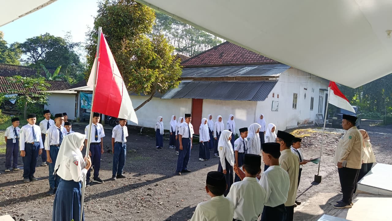 Pelantikan OSIS SMP Al-Khoiriyah Ranupakis Periode 2026-2027 - foto 1